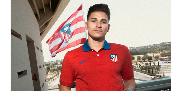 Atlético de Madrid heeft officieel de komst van spits Julián Álvarez aangekondigd